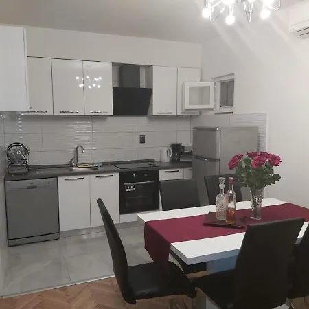 Ema Apartment *