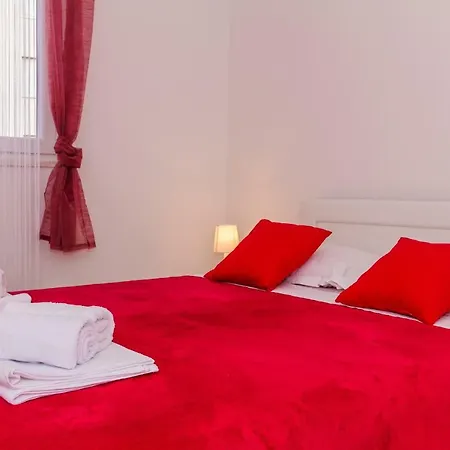 Ema Apartment *