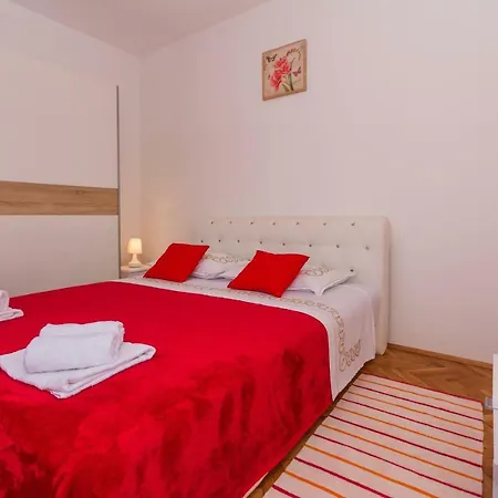 Ema Apartment *
