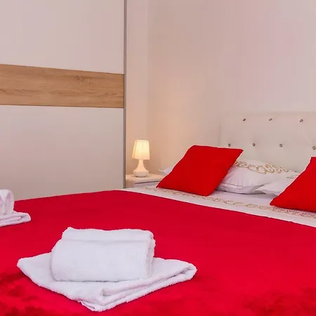 Ema Apartment